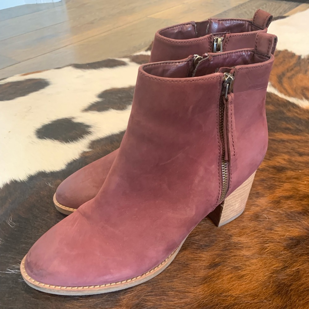 Blondo Waterproof Burgundy Booties Sz10